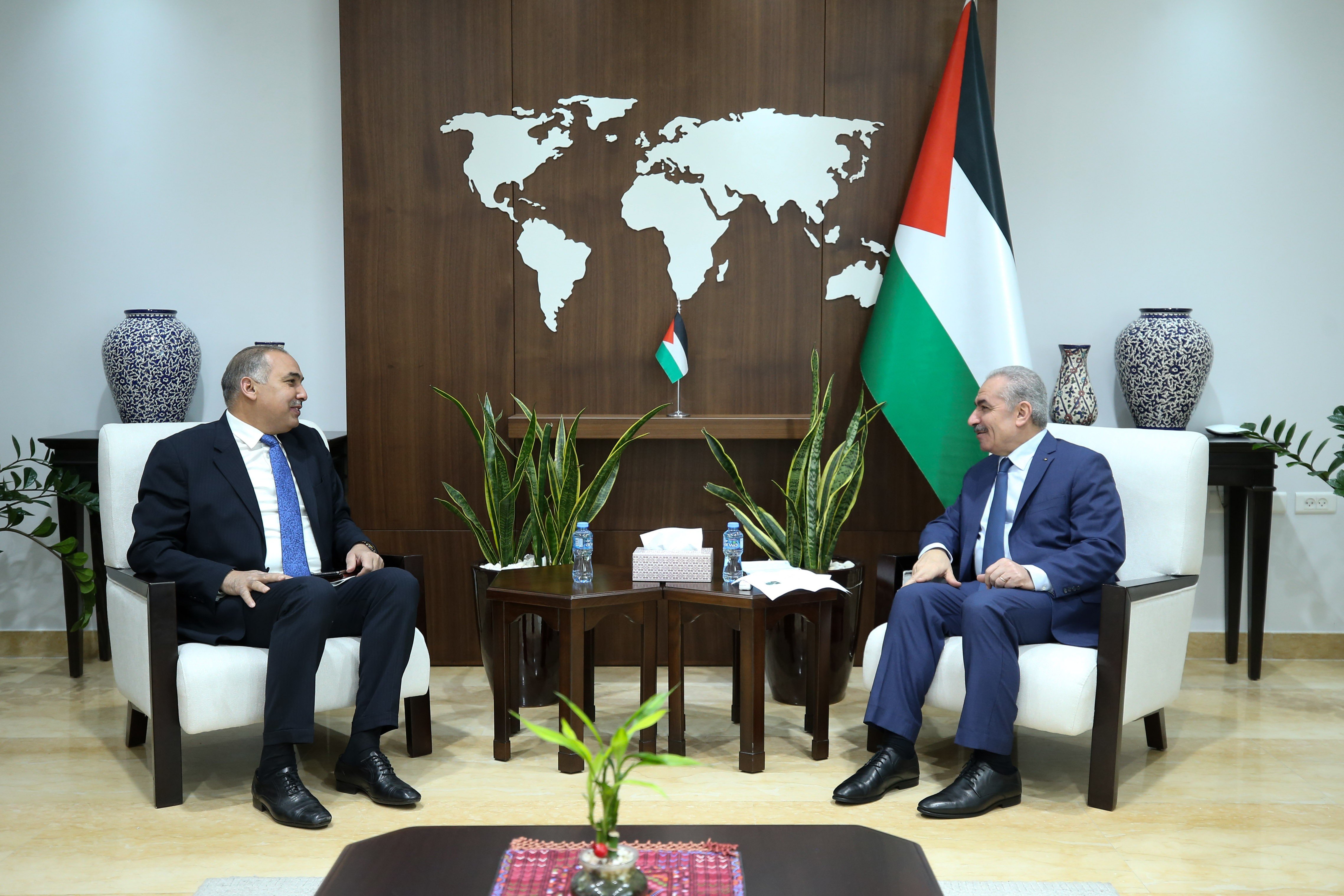 رئيس الوزراء يستقبل السفير المغربي الجديد لدى فلسطين