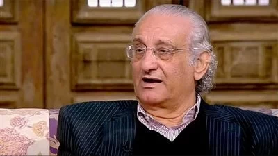 أشرف زكي ينفي وفاة أحمد حلاوة: "شائعة سخيفة.. ادعوله حالته حرجة"