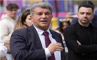 لابورتا يعلق على إمكانية ضم صلاح وليفاندوفسكي وهالاند