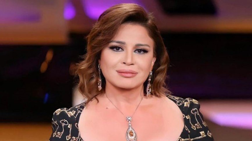 الفنانة الهام شاهين عن منة عرفة وزوجها محمود المهدي "مش عرفاهم" !