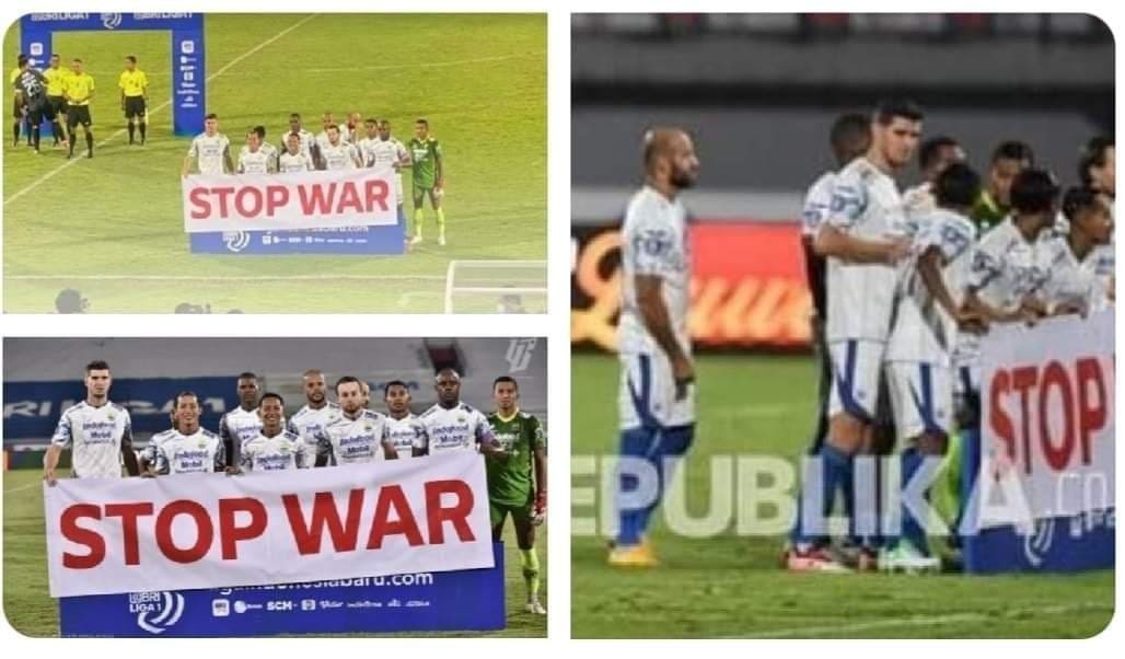 لاعب فلسطيني بالدوري الإندونيسي يرفض الوقوف أمام لافتة "أوقفوا الحرب"