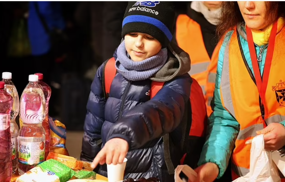 طفل أوكراني يسافر بمفرده لسلوفاكيا هربا من الحرب