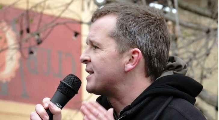 برلماني إيرلندي ينتقد الازدواجية في تعامل المجتمع الدولي لقضيتي أوكرانيا وفلسطين