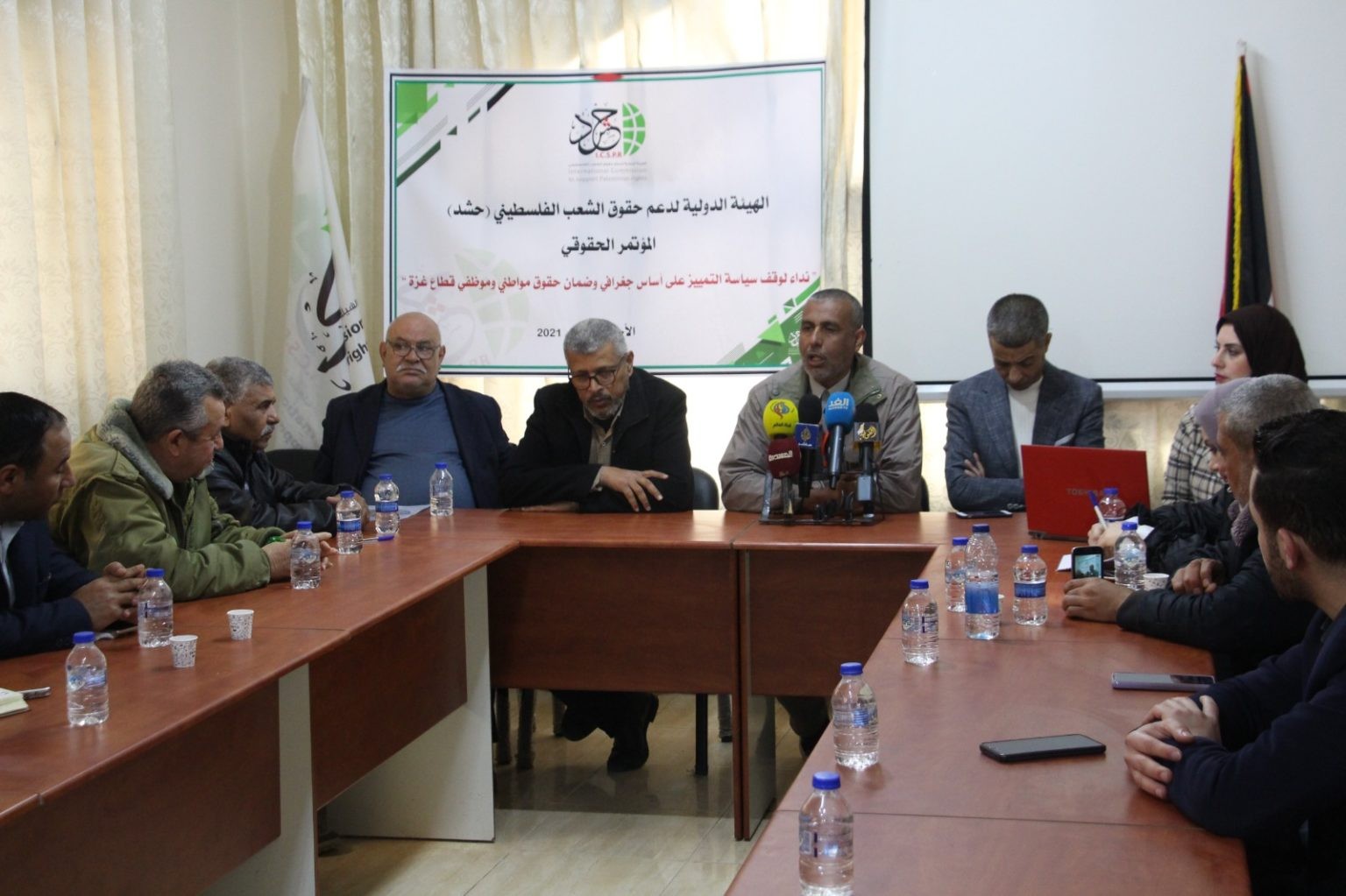 مؤتمرون يطالبون الرئيس وحكومة رام الله بوقف التمييز الجغرافي بين غزة والضفة