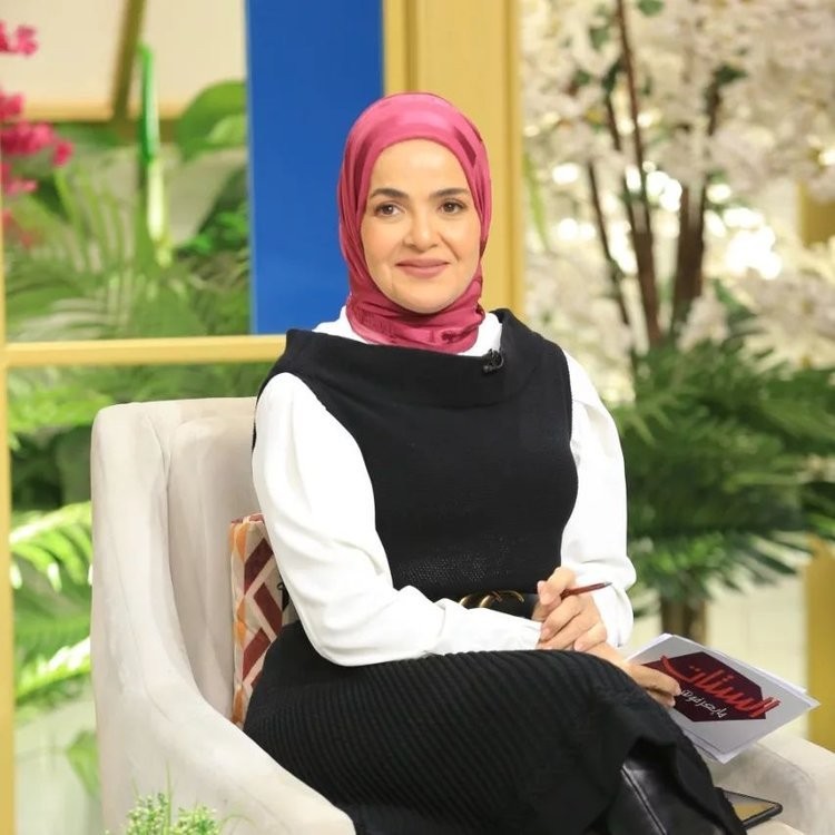 منى عبد الغني تنقل إلى المستشفى بعد تعرضها لحادث مروع