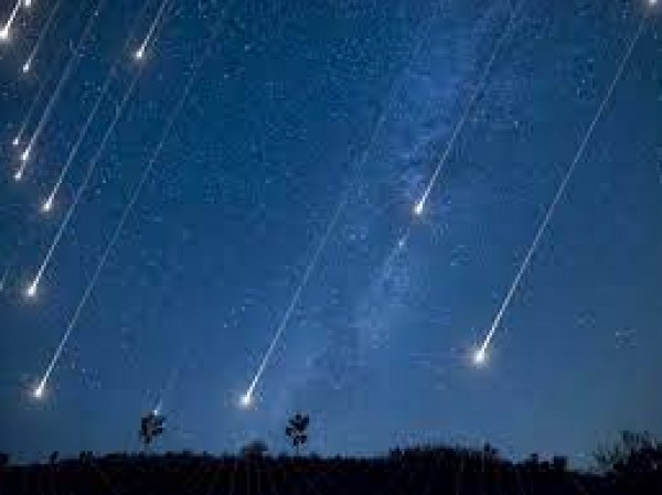 بالفيديو: التقاط مشهد رائع لنيزك يدخل الغلاف الجوي الأرضي بوميض أخضر ساطع