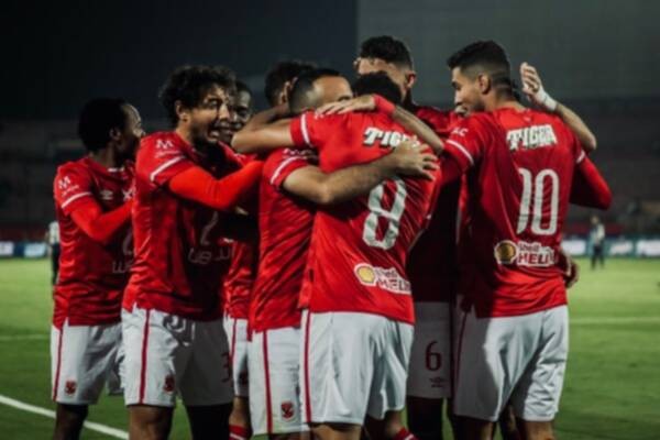 بالصور.. الأهلي يقهر بيراميدز وينفرد بصدارة الدوري المصري