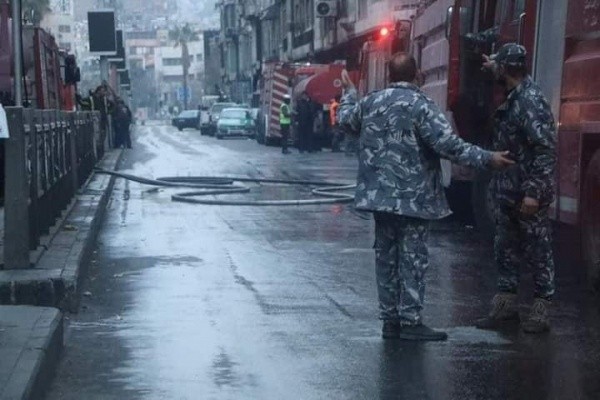 عشرات القتلى والإصابات إثر حريق اندلع في أحد الأبنية بدمشق