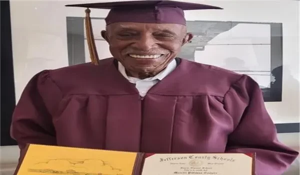 مسن أمريكى يحصل على الشهادة الثانوية فى عمر 101 سنة