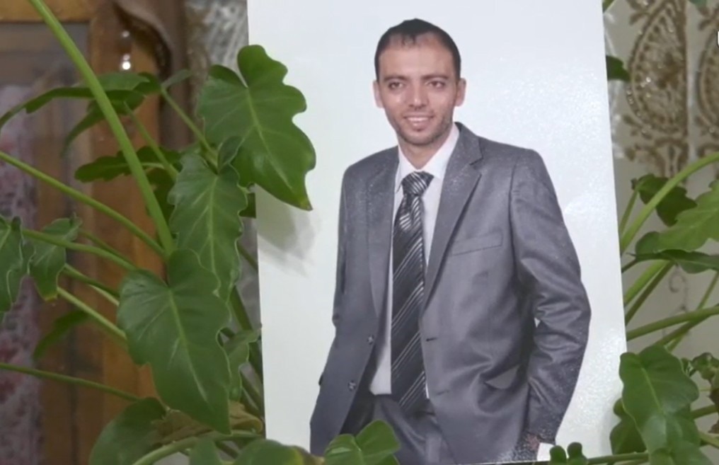 الاحتلال يسمح لزوجة الأسير خليل عواودة بزيارته في المستشفى