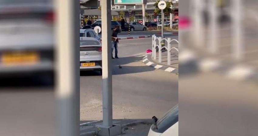 الإعلام العبري يكشف هوية منفذ عملية الطعن في "ريشون لتسيون"