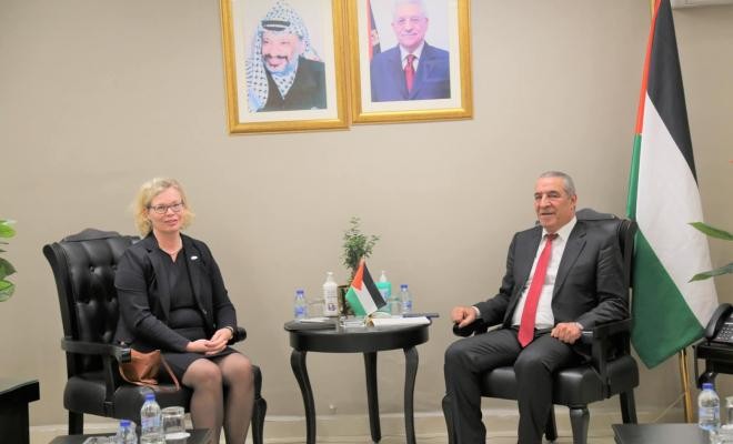حسين الشيخ يلتقي بسفيرة فنلندا لدى فلسطين في رام الله