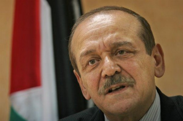 الرئيس عباس يسحب جواز السفر الدبلوماسي من ياسر عبد ربه وزوجته