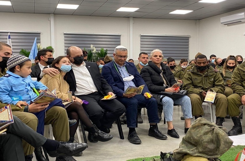 بينيت يزور قاعدة عسكرية للجيش الإسرائيلي شمال الضفة