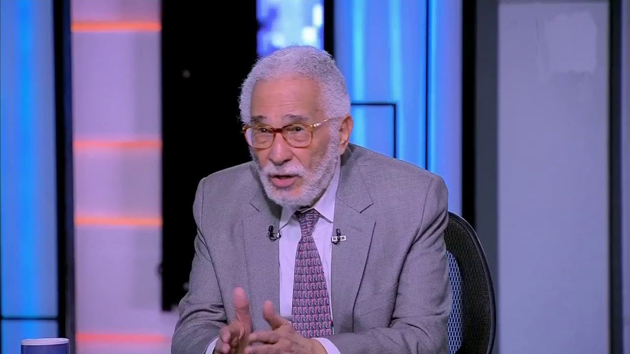 نقل الفنان عبدالرحمن أبو زهرة إلى مستشفى جديد بسبب إهمال الرعاية الصحية