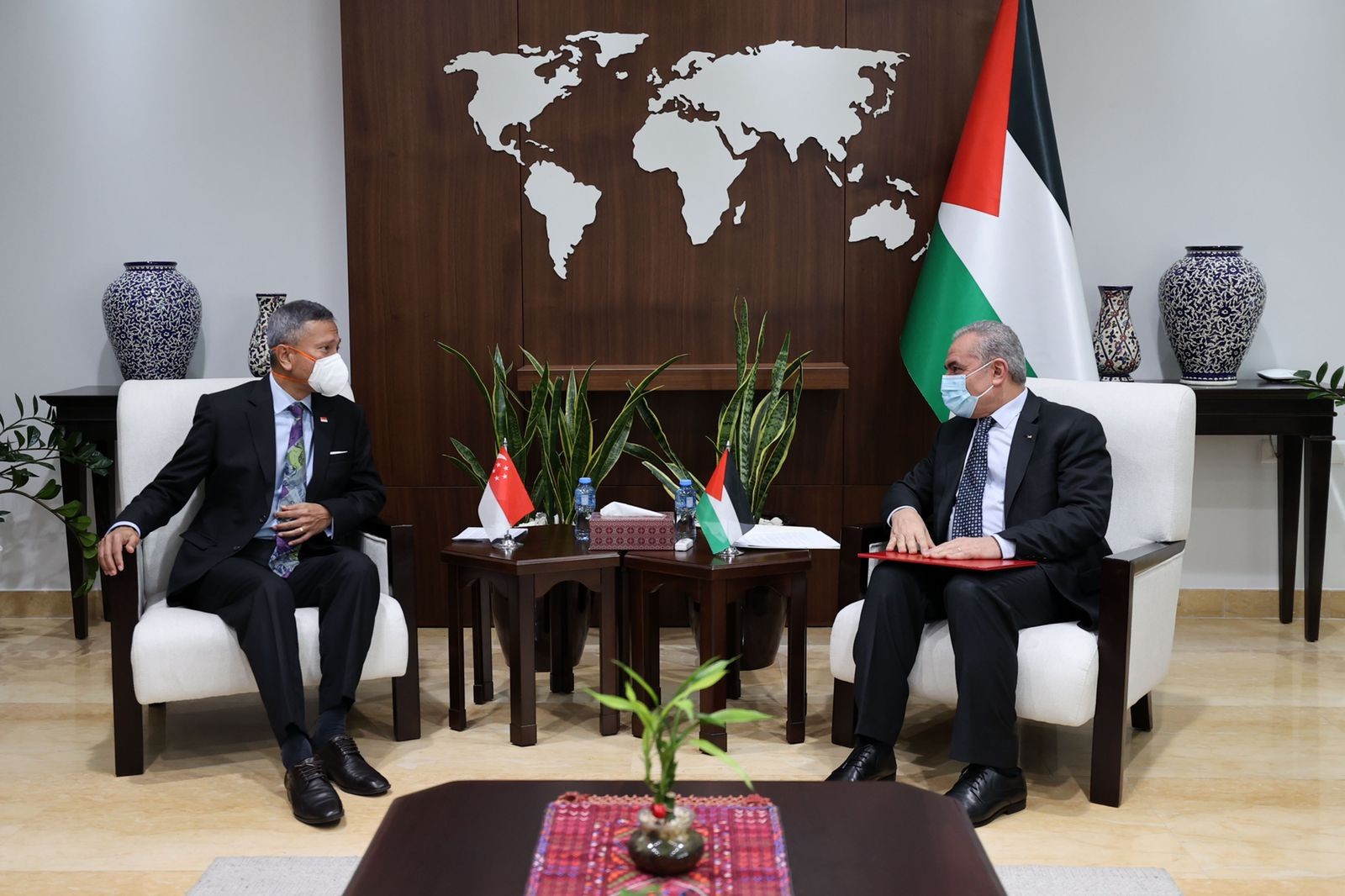 اشتية يدعو سنغافورة للاعتراف بدولة فلسطين لدعم حل الدولتين