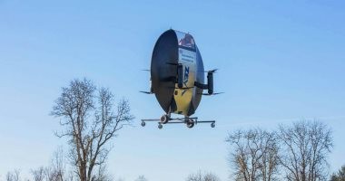 أمريكي يحقق حلمه ويذهب للعمل على طبق طائر