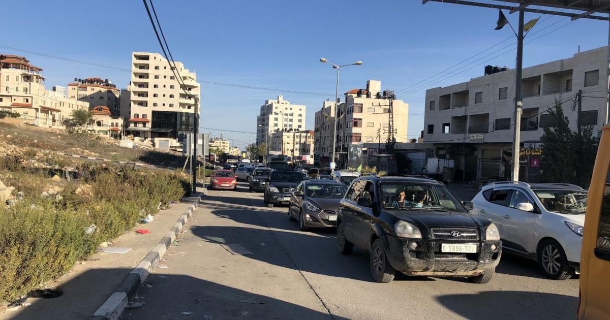 الإعلام العبري: ضابط إسرائيلي يتجوَّل في شوارع رام الله متخفيًا لهذا السبب!