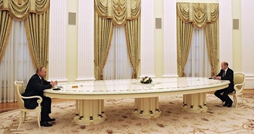 تفاصيل اتصال هاتفي بين بوتين والمستشار الألماني