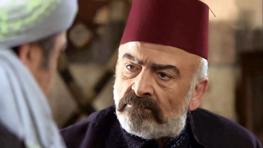 شاهد: صورة للممثل سلوم حداد مع راقصات تعرضه للانتقاد