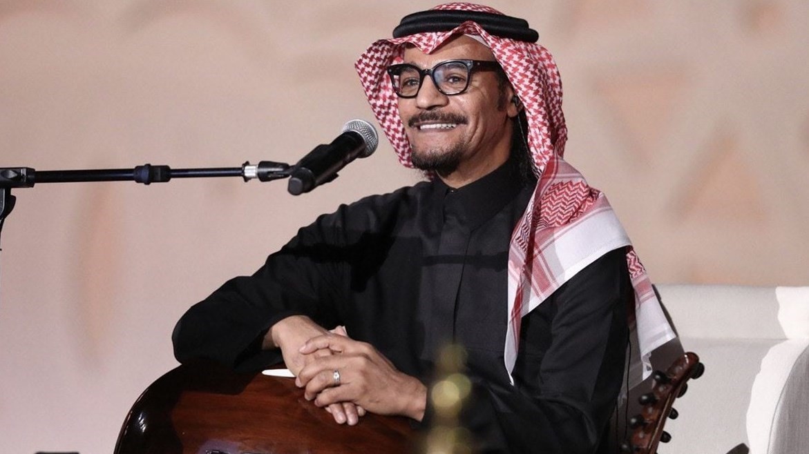 رابح صقر يغني برفقة نجليه.. والشبه بينهم كبير