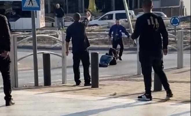 إصابة مستوطن بجروحٍ خطيرة إثر تعرضه لإطلاق نار قرب تل أبيب 
