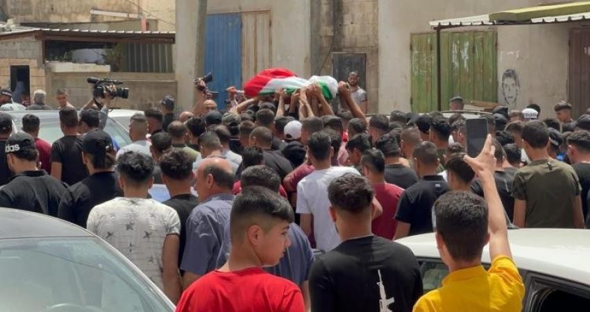 أهالي قلقيلية يُشيّعون جثمان الشهيد يحيى عدوان
