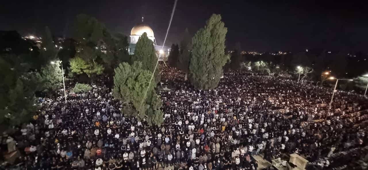 رغم القيود المشددة من الاحتلال