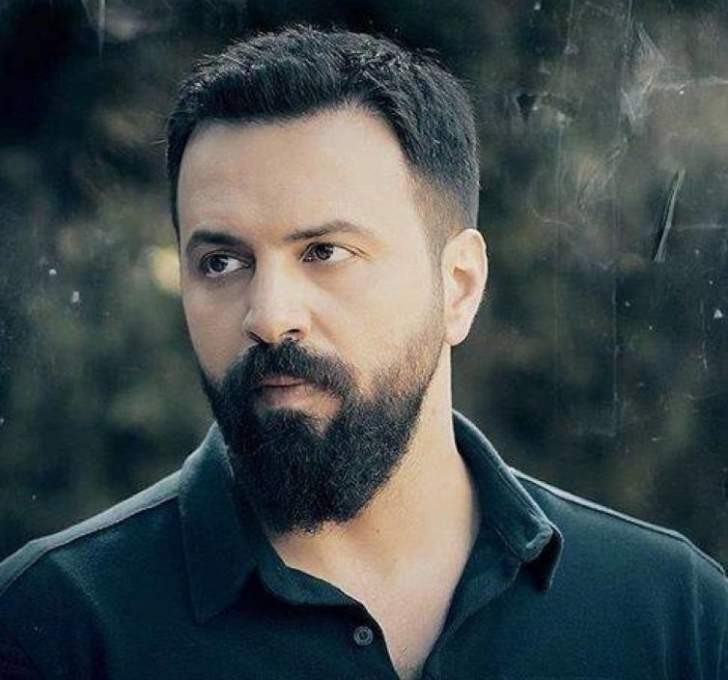 شاهد: شقيق تيم حسن يلفت الانظار في احدث ظهور ! بدا نسخة عنه