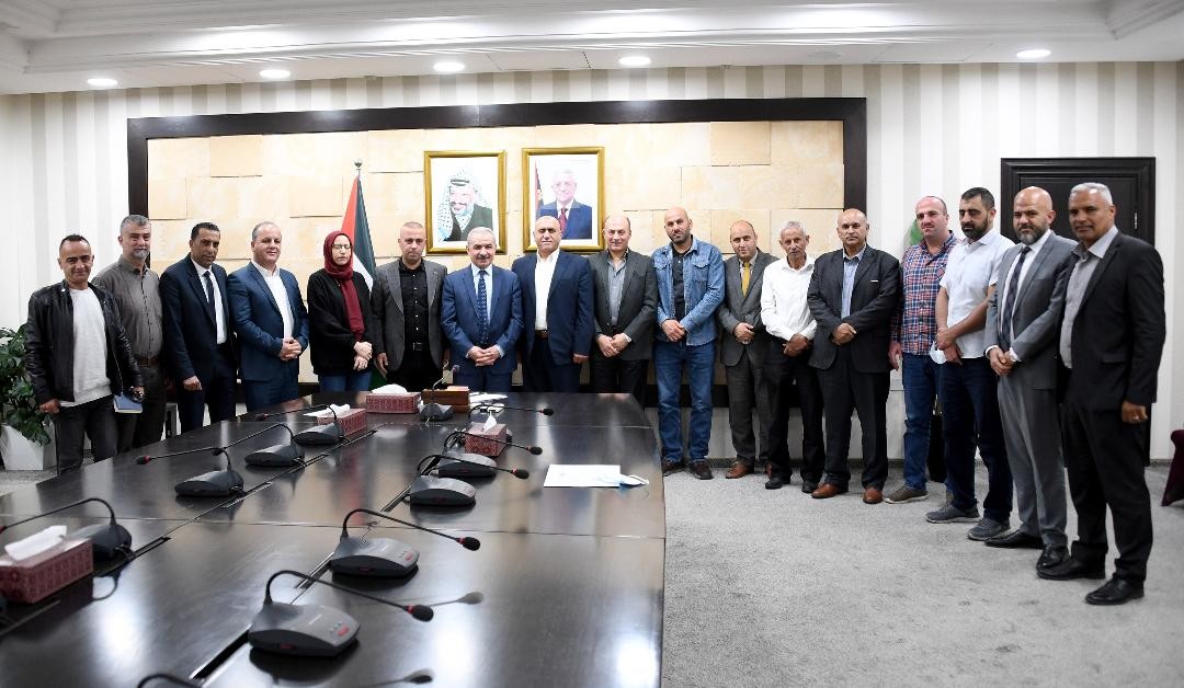 اشتية يستقبل وفدًا من فعاليات محافظة جنين 