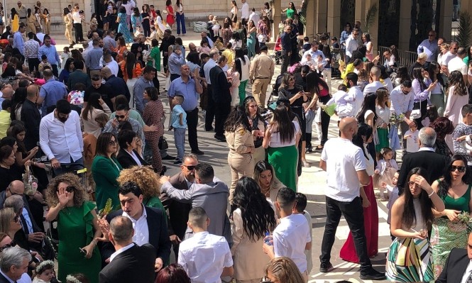 الآلاف من أبناء الطوائف المسيحية الغربية تحتفل بأحد الشعانين في الناصرة