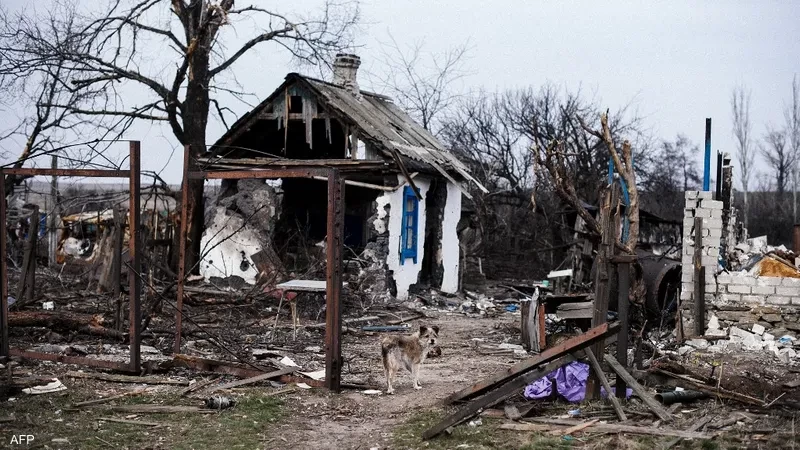 شاهد: على ظهر طفلة أوكرانية.. كتبوا معلومات لإنقاذها من المجهول
