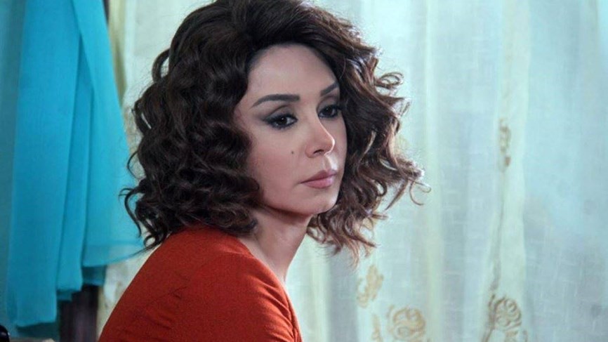كاريس بشار تفـ ـاجئ المذيعة بردها على تصريح سوزان نجم الدين