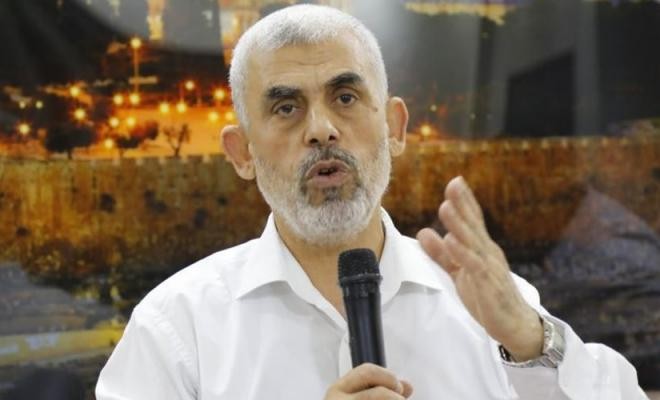 الإعلام العبري: تصفية كبار قادة حماس "السنوار والضيف" خيارًا مطروحًا