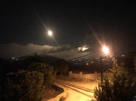 جيش الاحتلال ينشر مشاهد لقصف المدفعية مناطق مفتوحة جنوب لبنان