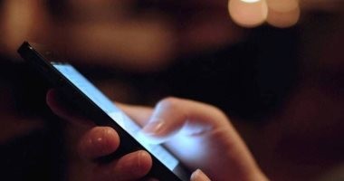 مدير يجبر موظفيه على إرسال "سكرين شوت" لاستخدام البطارية في هواتفهم يوميًا