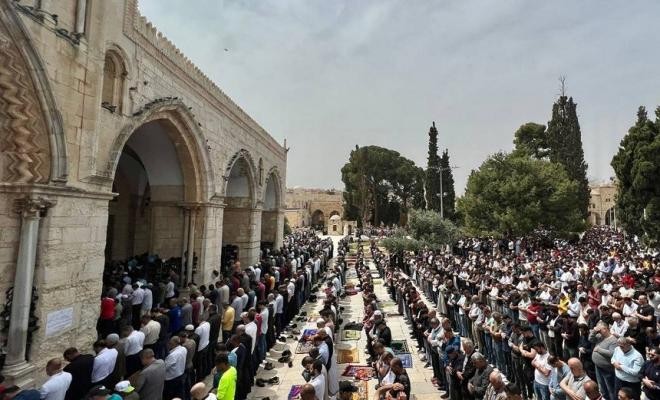 رغم القيود المشددة من الاحتلال