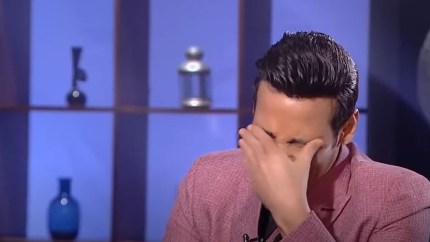 بالفيديو: الفنان سعد الصغير يبكي بسبب والدته ويرجو الله إعانته على الاعتزال