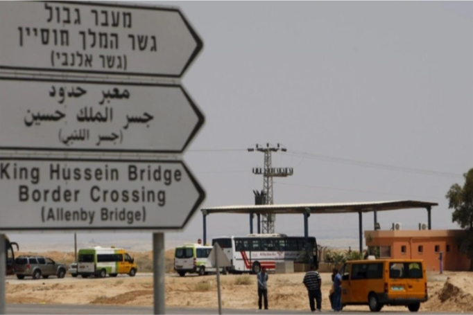 الإعلان عن إجراءات جديدة للسفر من الضفة إلى الأردن عبر جسر الملك حسين
