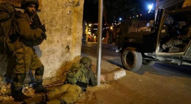 شاهد.. جيش الاحتلال يبدأ نشاطًا عسكريًا لهدم منزلي منفذا عملية "أريئيل"
