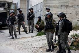 الاحتلال يعتدي على شاب خلال اقتحام بلدة ترمسعيا