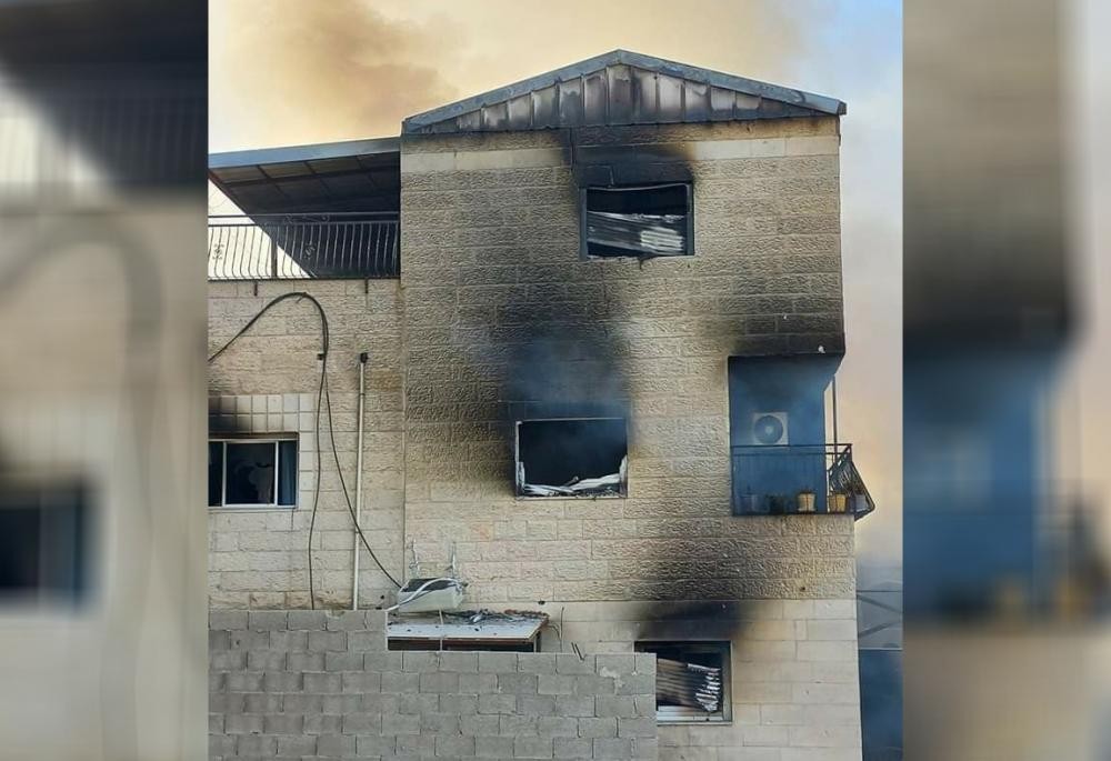 مواطنون يحرقون منازل على خلفية شجار عائلي بالخليل