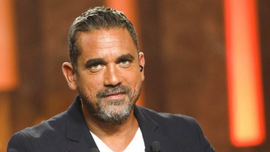 شاهد: أمير كرارة برفقة ابنه من غرفة العمليات.. هذا ما أعلنه