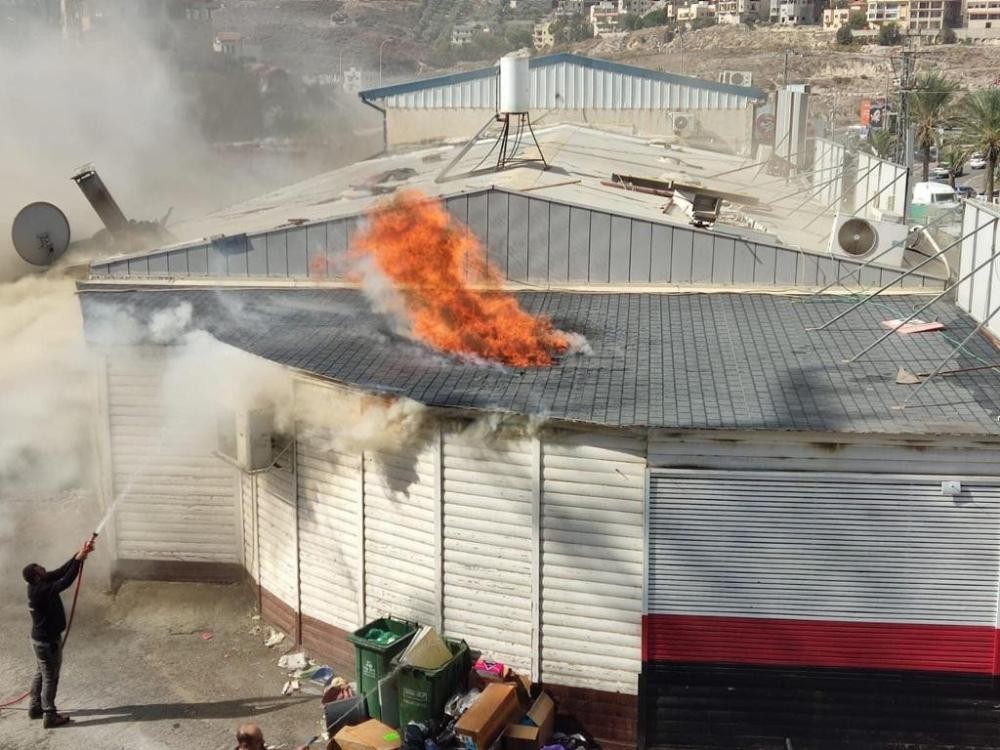 اندلاع حريق في المنطقة الصناعية بأم الفحم والبلدية تُعلن عن مناطق تلوث