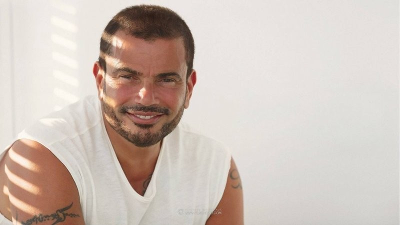 لماذا يربط الجمهور بين أغاني عمرو دياب وحياته الاجتماعية؟