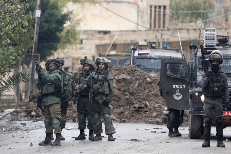 إصابات بالاختناق خلال اقتحام الاحتلال قرية برقة