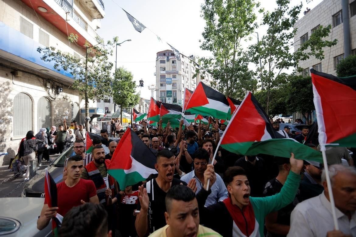 بالصور: انطلاق مسيرة جماهيرية في رام الله نصرة للقدس