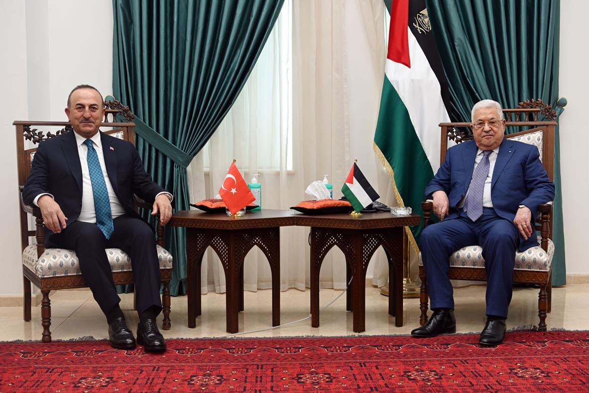 الرئيس عباس يستقبل وزير الخارجية التركي