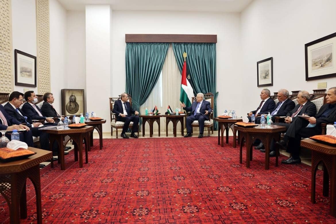 الكشف عن تفاصيل اجتماع حسين الشيخ ووزير الخارجية الأردني الصفدي في رام الله