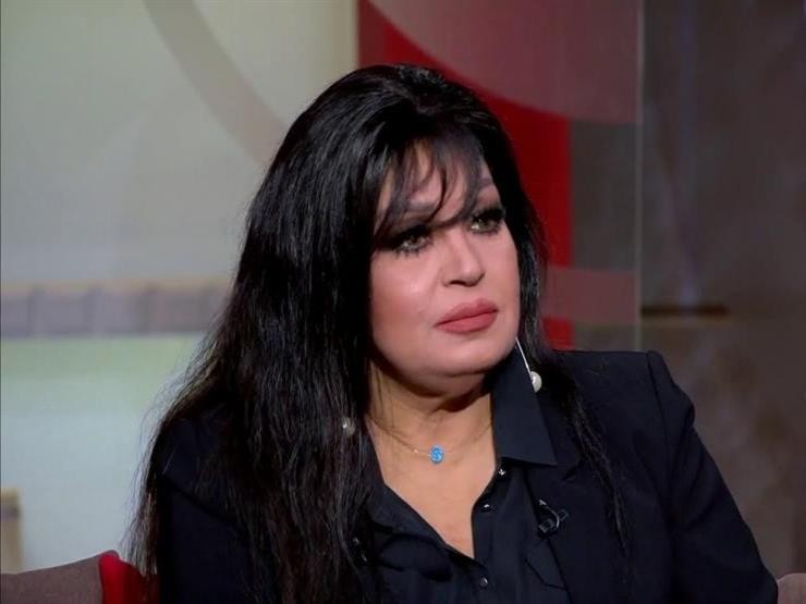 فيفي عبده تعود من جنازة سمير صبري على ظهر ونش